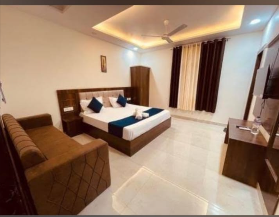 Deluxe Suite AC Room